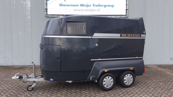 CAMP-LET / MUSTANG 2 paards polyester trailer 2000kg TMM